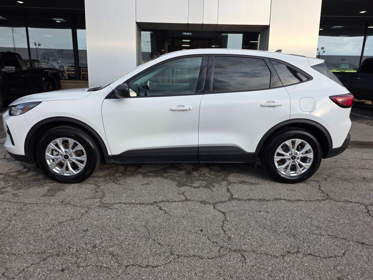 Used 2025 Ford Escape Active image 3