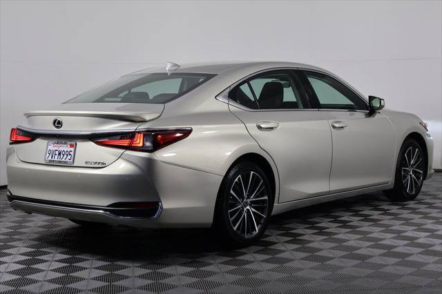 Certified 2025 Lexus ES 300h w/ Premium Package FWD image 4