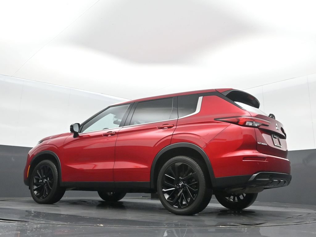 Used 2023 Mitsubishi Outlander SE image 17