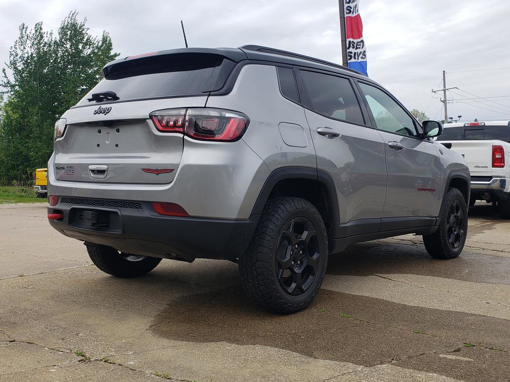 Used 2023 Jeep Compass Trailhawk w/ Trailhawk Convenience Group AWD/4WD image 3