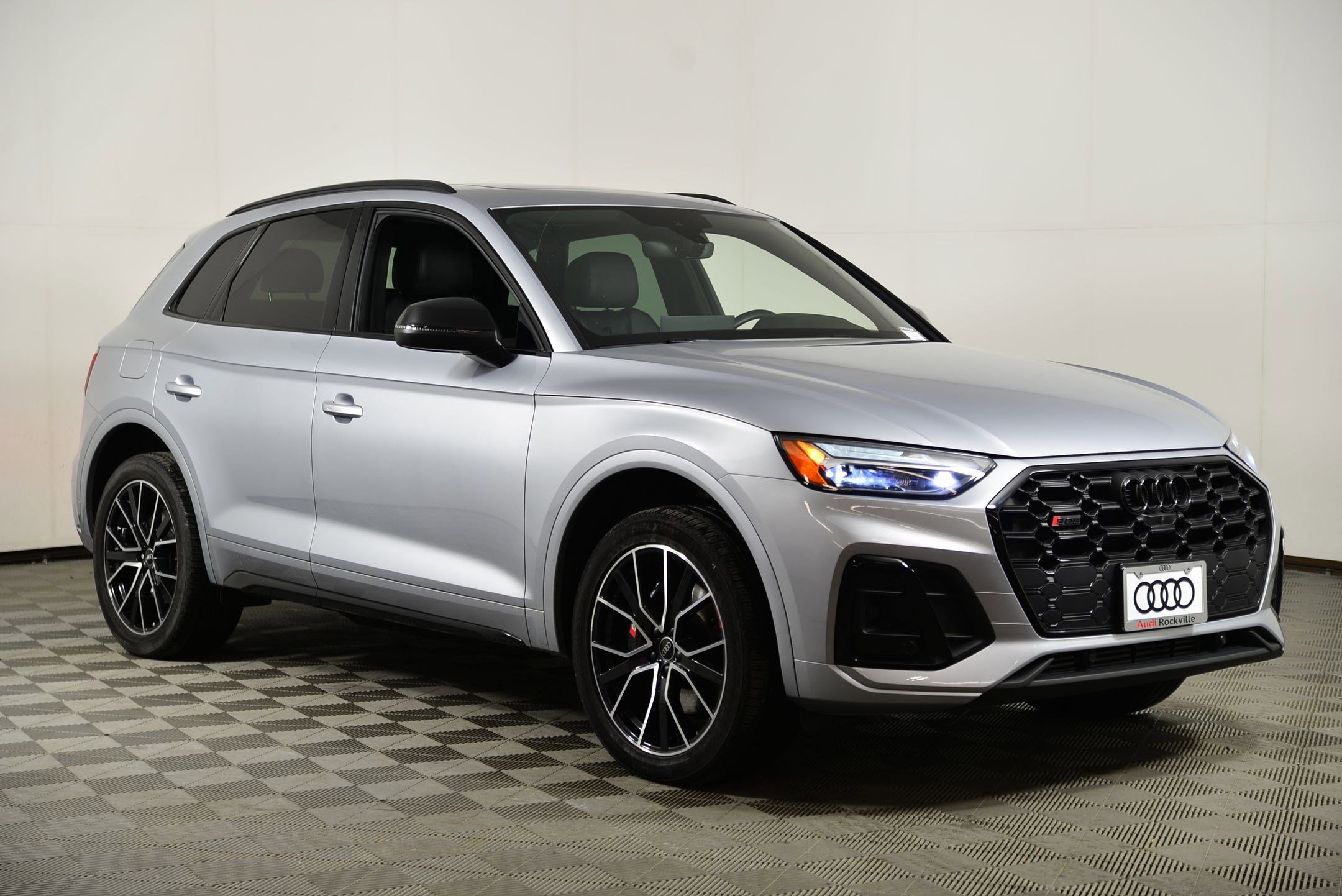 Used 2023 Audi SQ5 Premium Plus w/ Premium Plus Package image 7