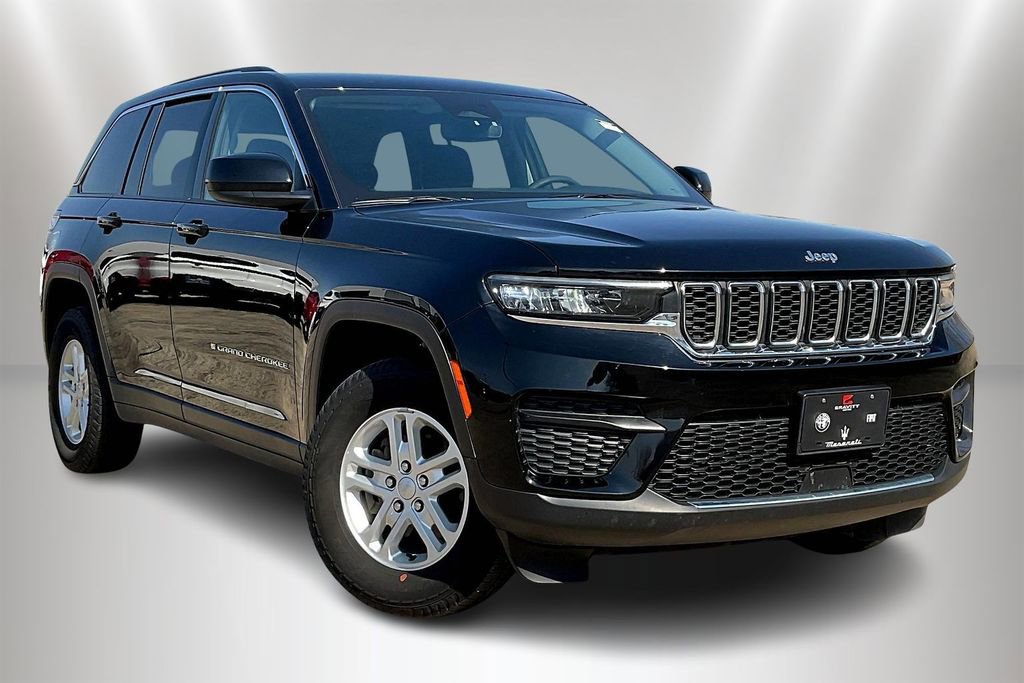 Used 2023 Jeep Grand Cherokee Laredo w/ Trailer Tow Prep Group (B) image 3