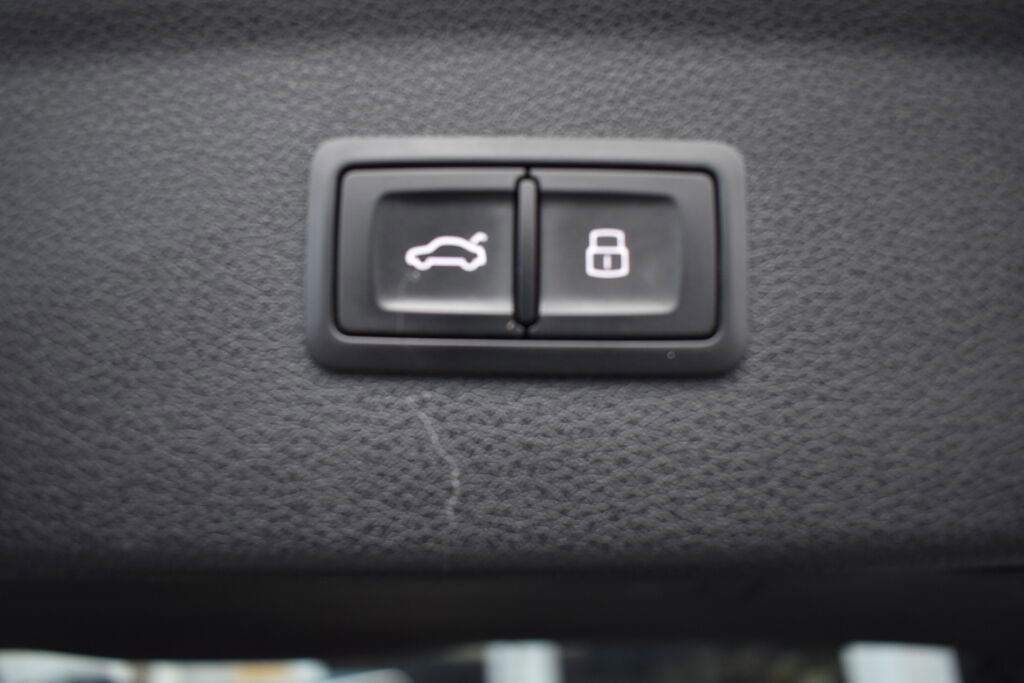 Used 2017 Audi Q3 2.0T Prestige w/ Prestige Package image 32