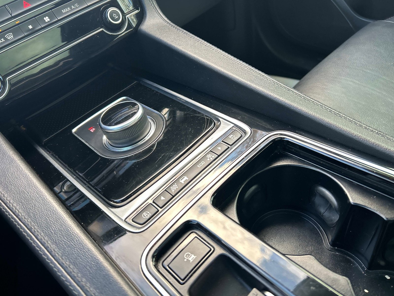 Used 2020 Jaguar F-PACE Prestige image 31