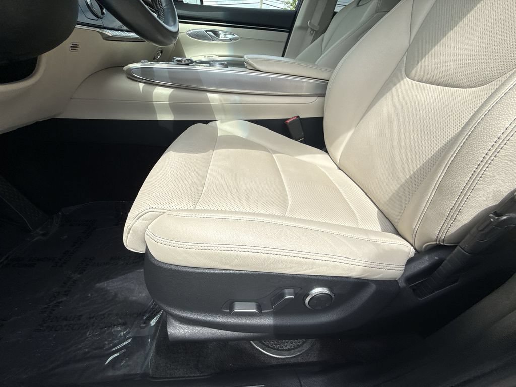 Used 2022 Genesis GV70 2.5T w/ Select Package AWD/4WD image 12