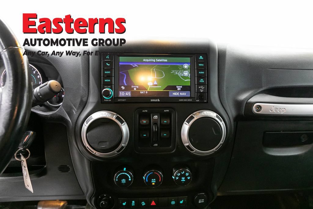 Used 2017 Jeep Wrangler Unlimited Sahara w/ Dual Top Group AWD/4WD image 18