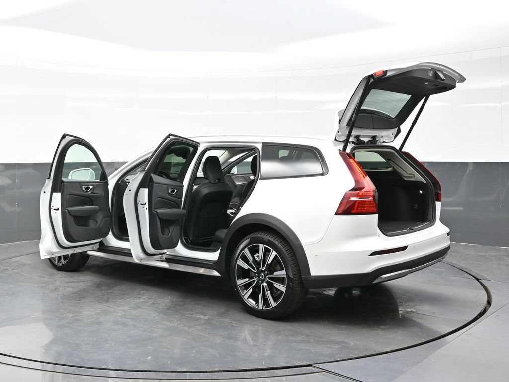 New 2026 Volvo V60 B5 Cross Country Ultra w/ Climate Package AWD/4WD image 47