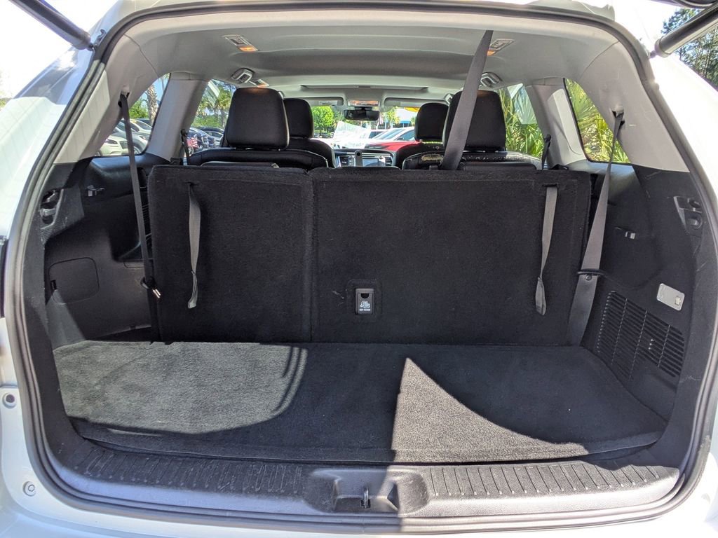 Used 2019 Toyota Highlander XLE FWD image 13