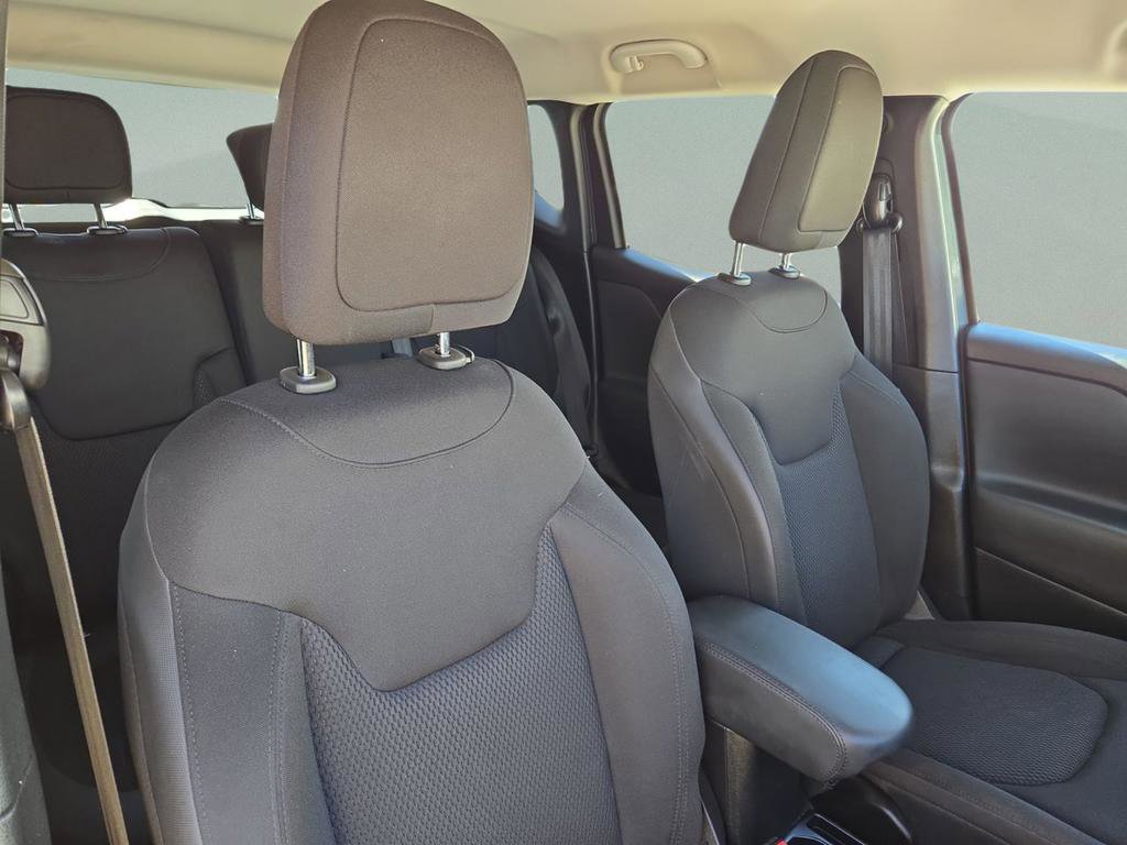 Used 2018 Jeep Renegade Altitude w/ UConnect 8.4 Nav Group image 31