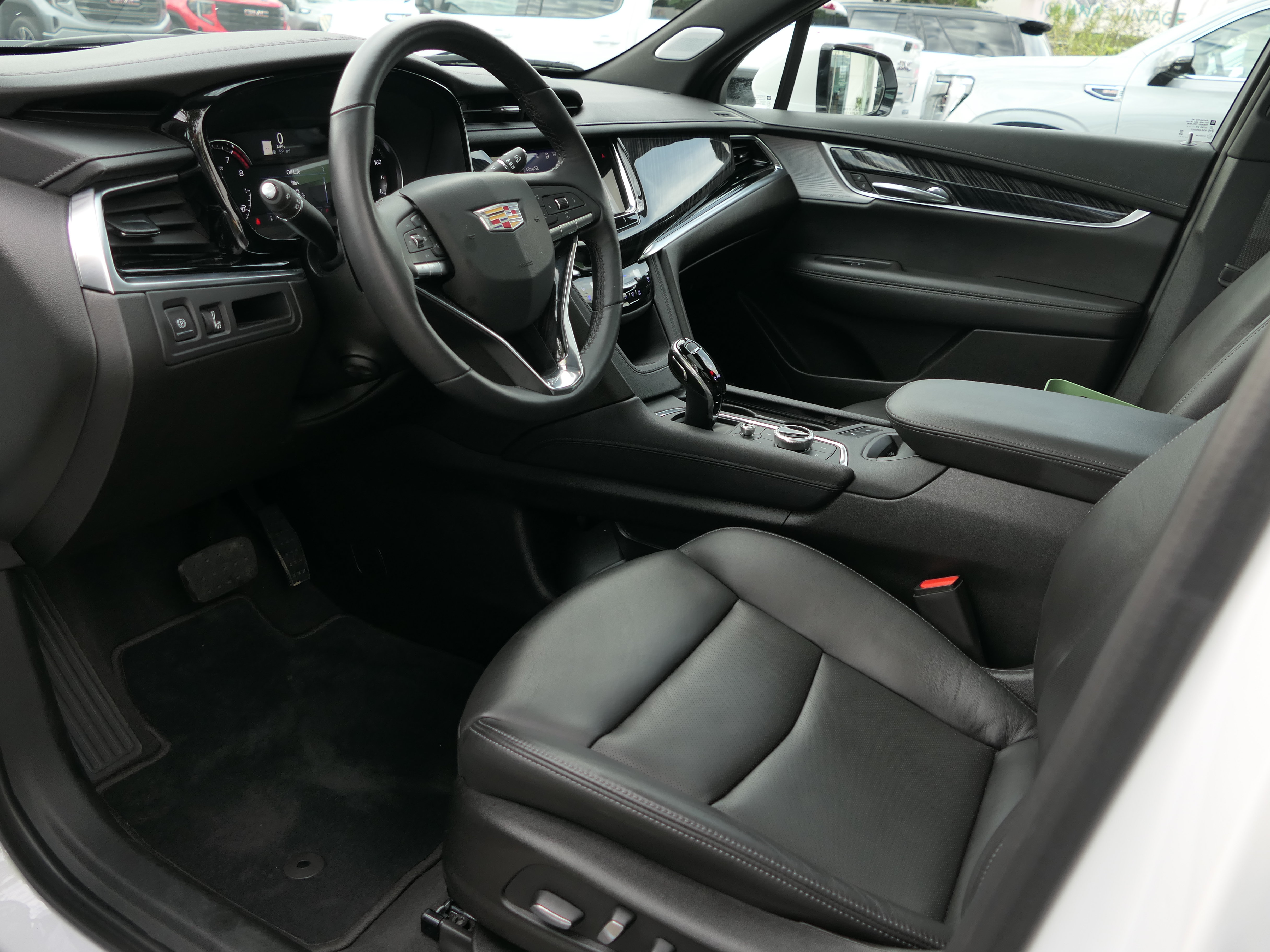 New 2025 Cadillac XT6 Premium Luxury FWD image 9