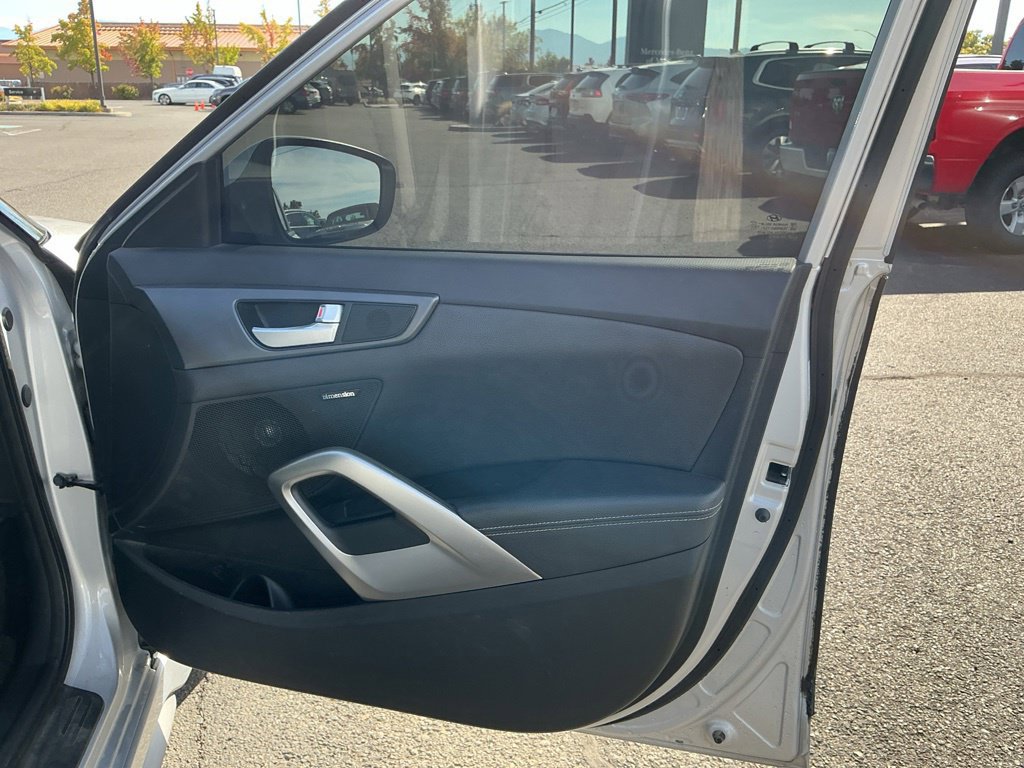 Used 2017 Hyundai Veloster Turbo FWD image 16