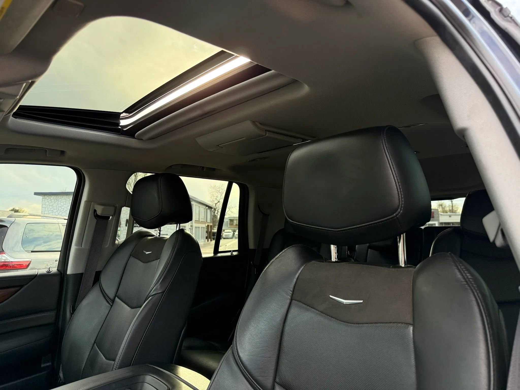 Used 2017 Cadillac Escalade Premium Luxury image 13