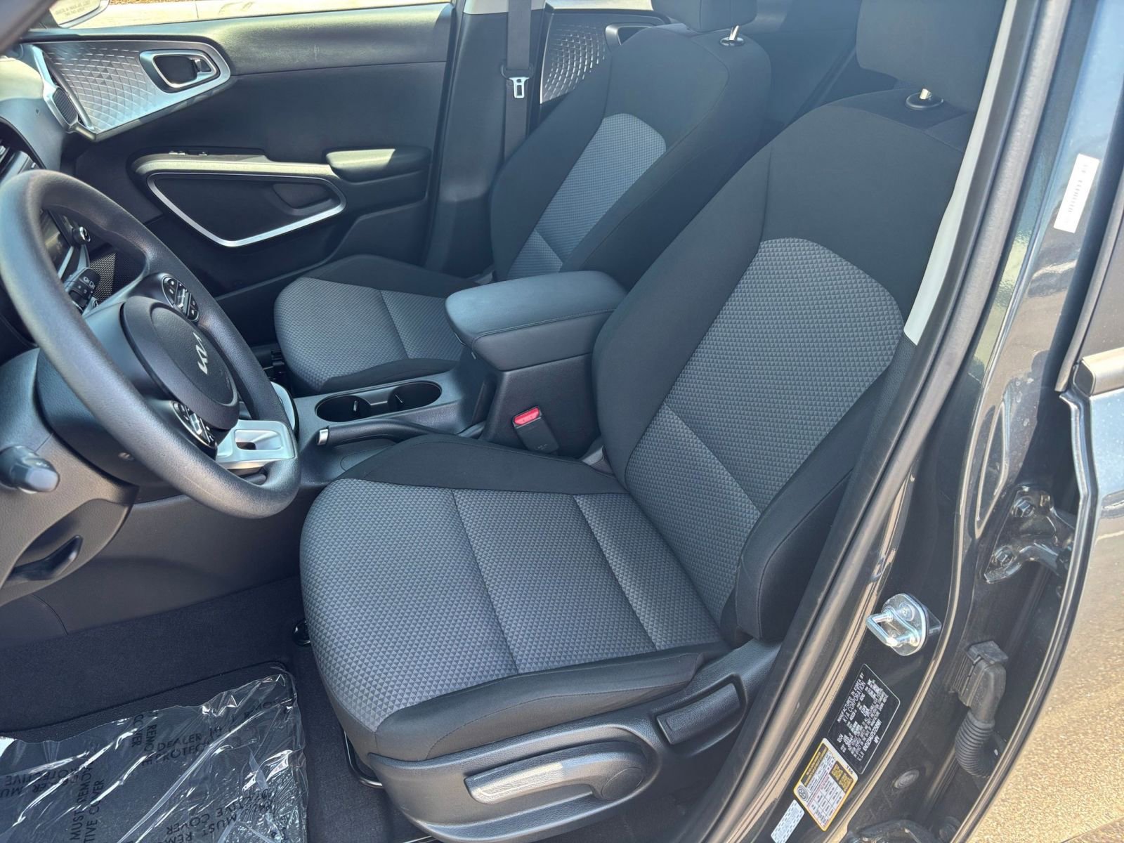 Used 2025 Kia Soul LX w/ LX Technology Package FWD image 35