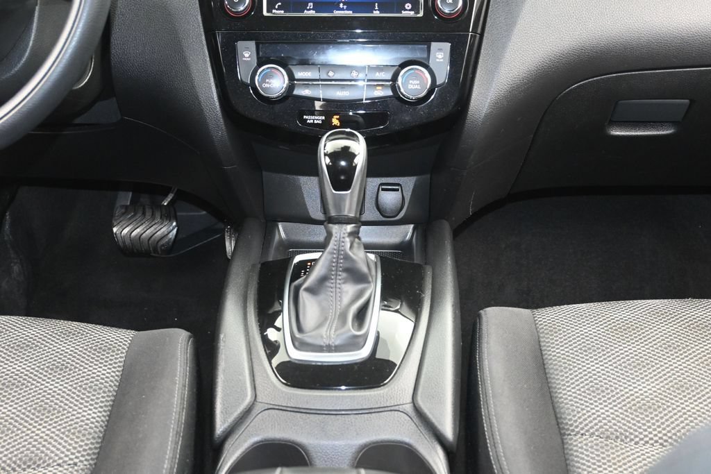 Used 2019 Nissan Rogue Sport SV AWD/4WD image 28