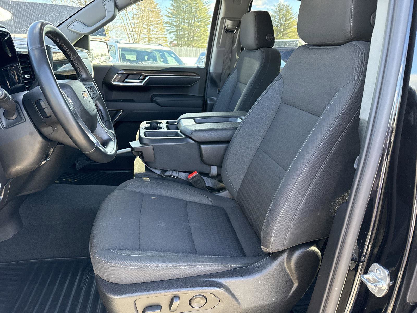 Used 2025 Chevrolet Silverado 1500 LT AWD/4WD image 11