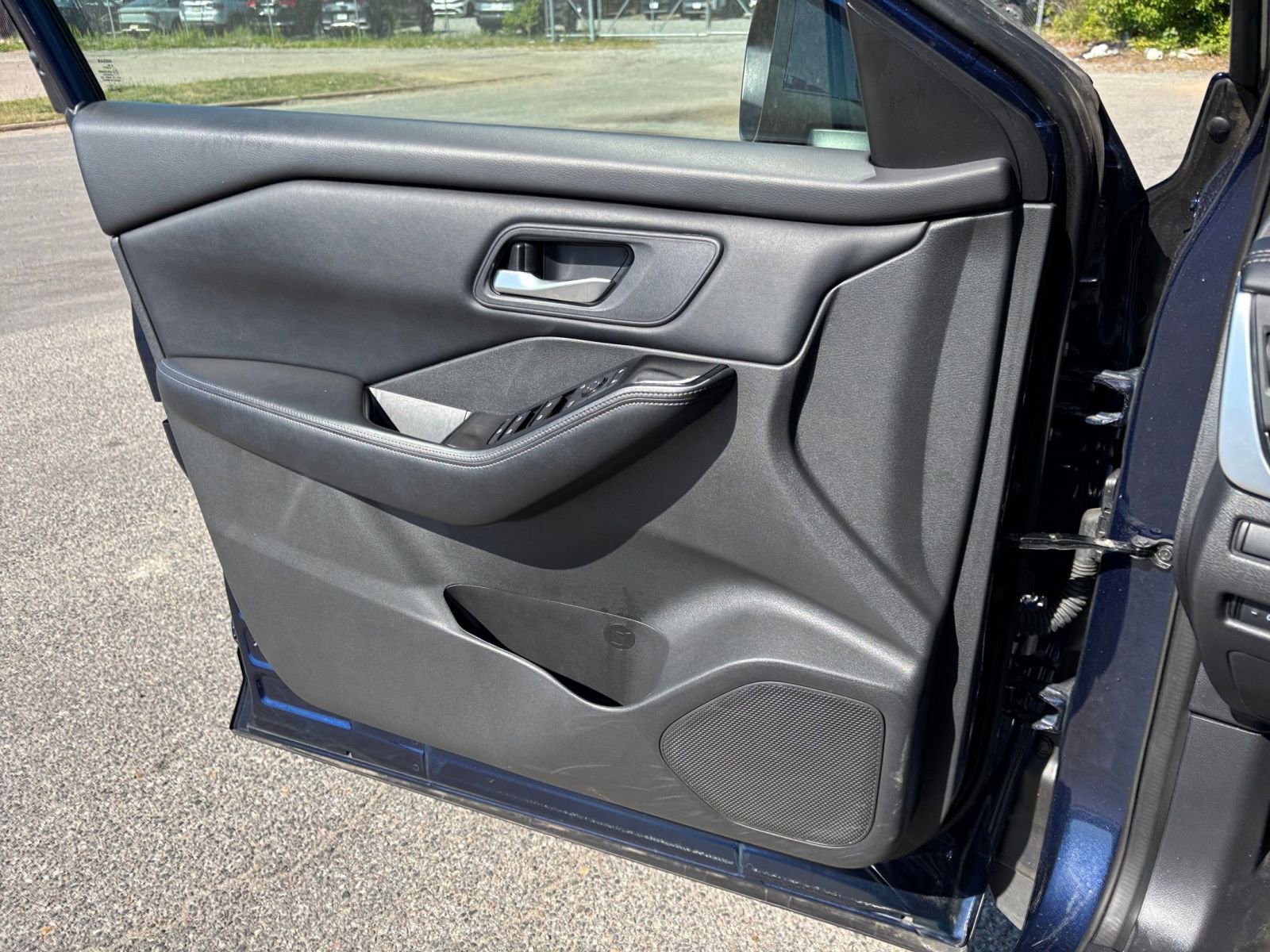 Used 2025 Nissan Rogue SV FWD image 18