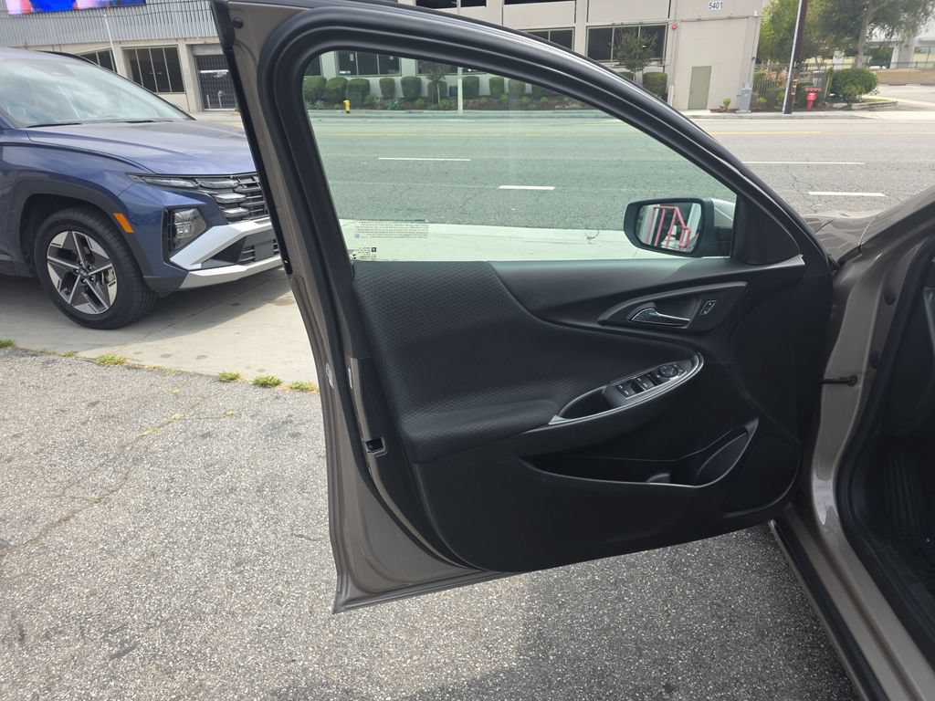 Used 2023 Chevrolet Malibu LT FWD image 9