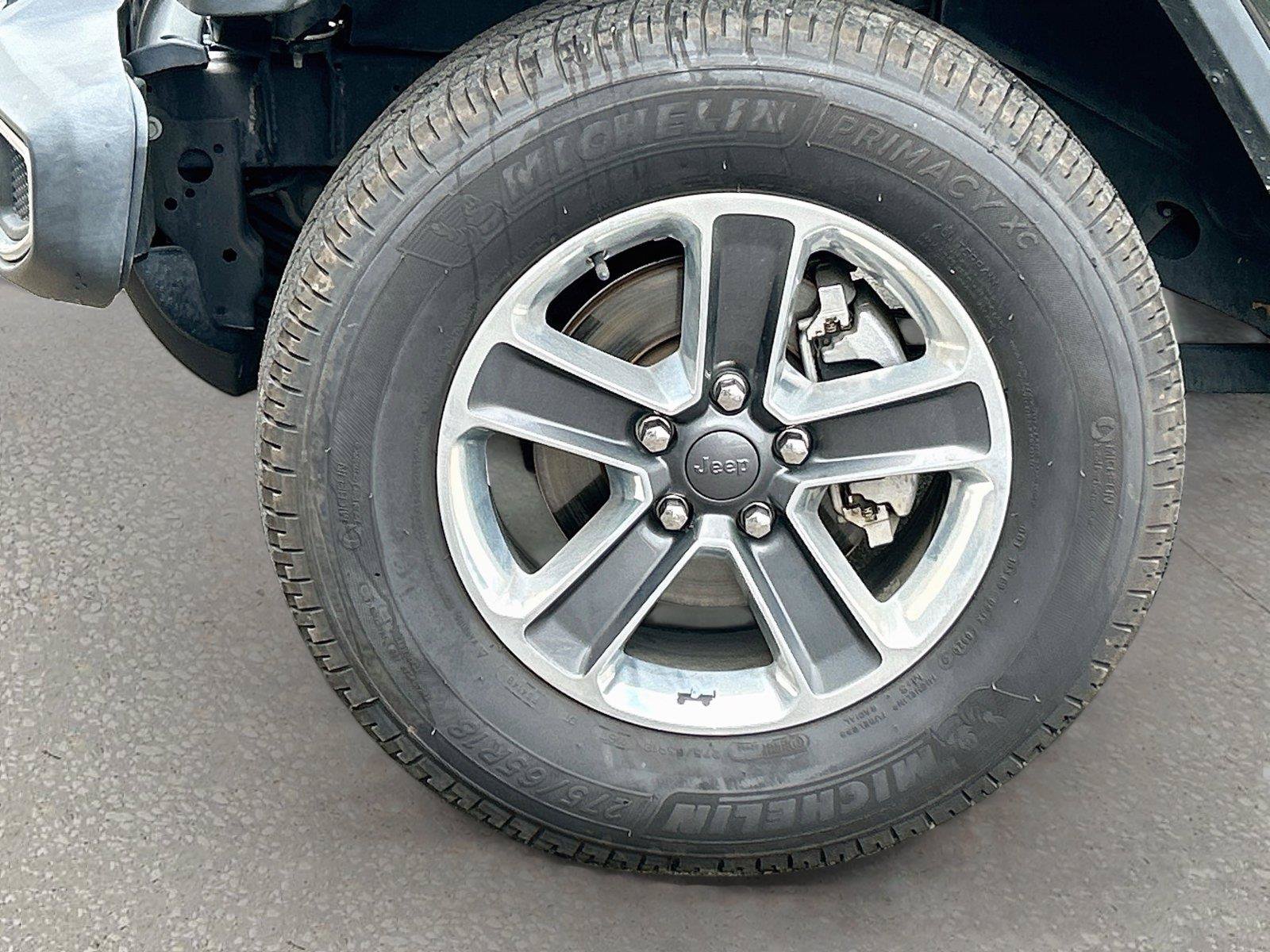 Used 2018 Jeep Wrangler Unlimited Sahara AWD/4WD image 39