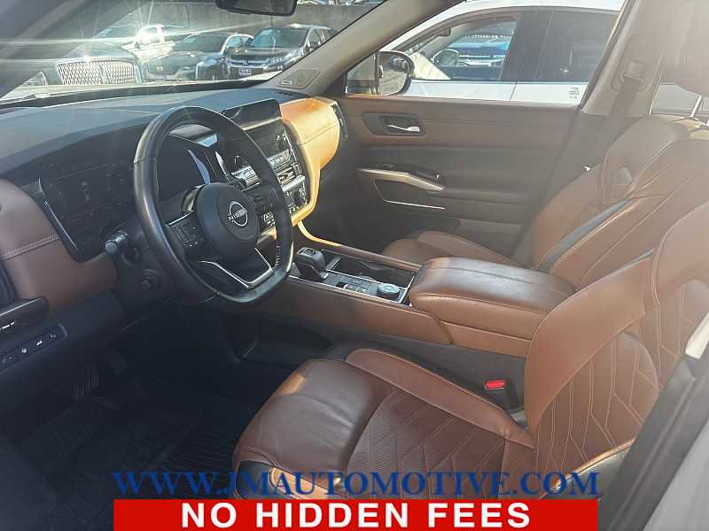 Used 2023 Nissan Pathfinder Platinum AWD/4WD image 2