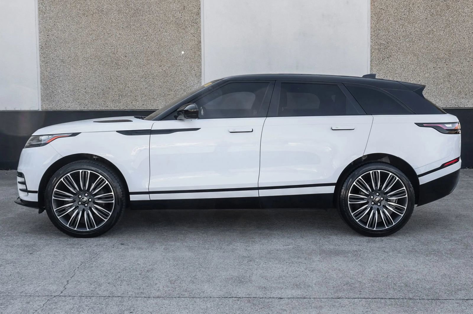 Used 2022 Land Rover Range Rover Velar R-Dynamic S AWD/4WD image 14