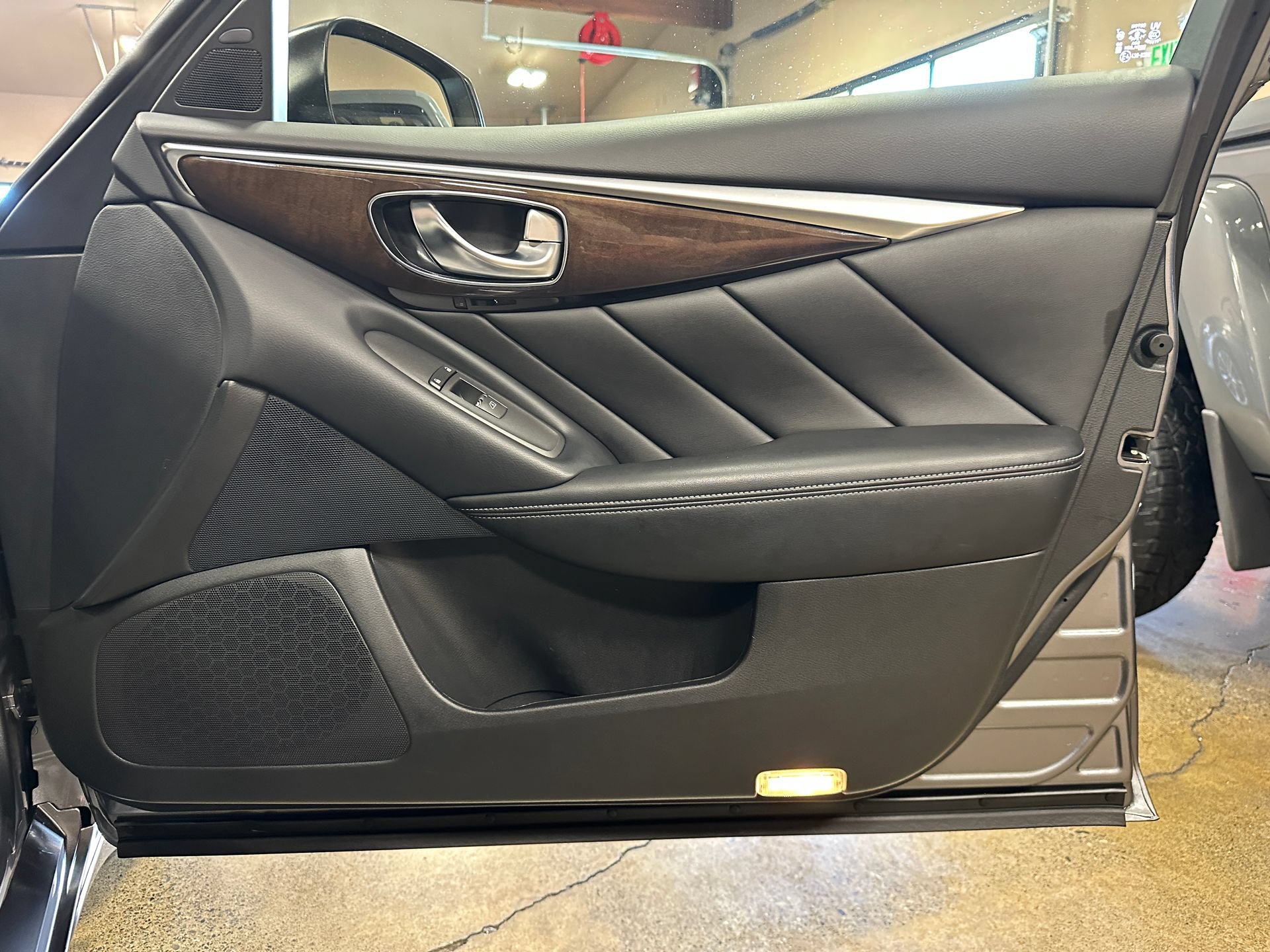 Used 2018 INFINITI Q50 Luxe w/ Essential Package (3.0T Luxe) AWD/4WD image 22