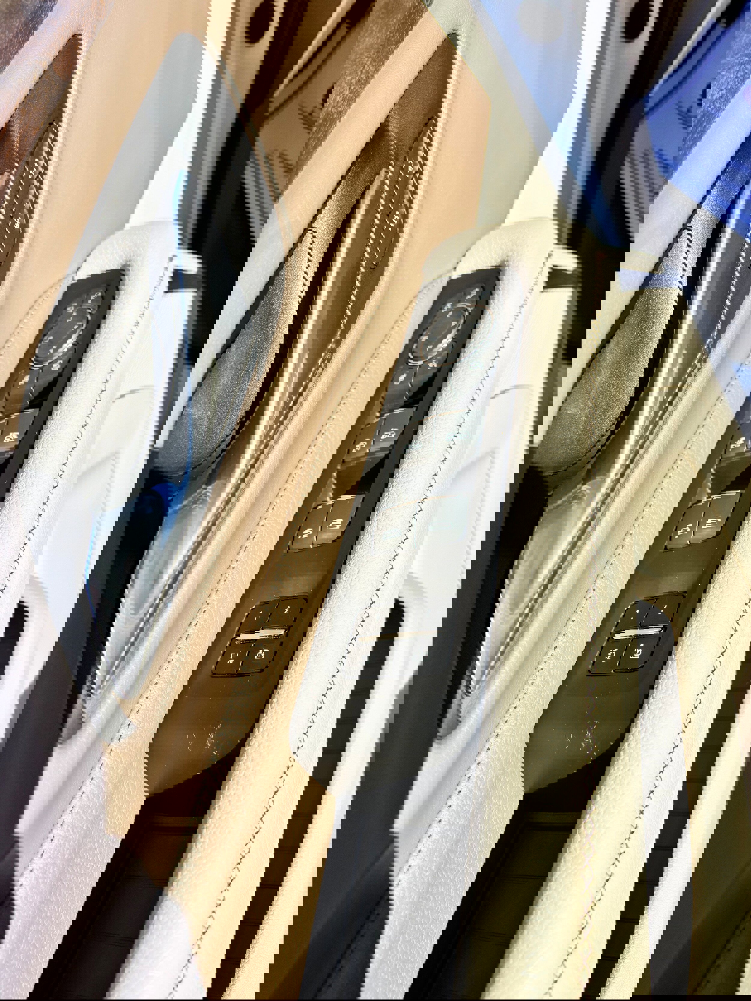 Used 2021 GMC Yukon XL Denali w/ Denali Premium Package image 16