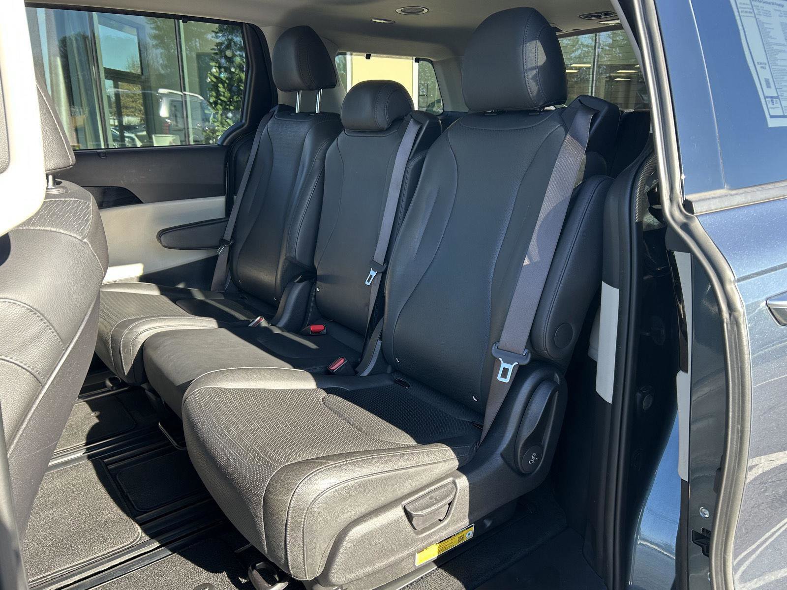 Used 2024 Kia Carnival SX Prestige image 18