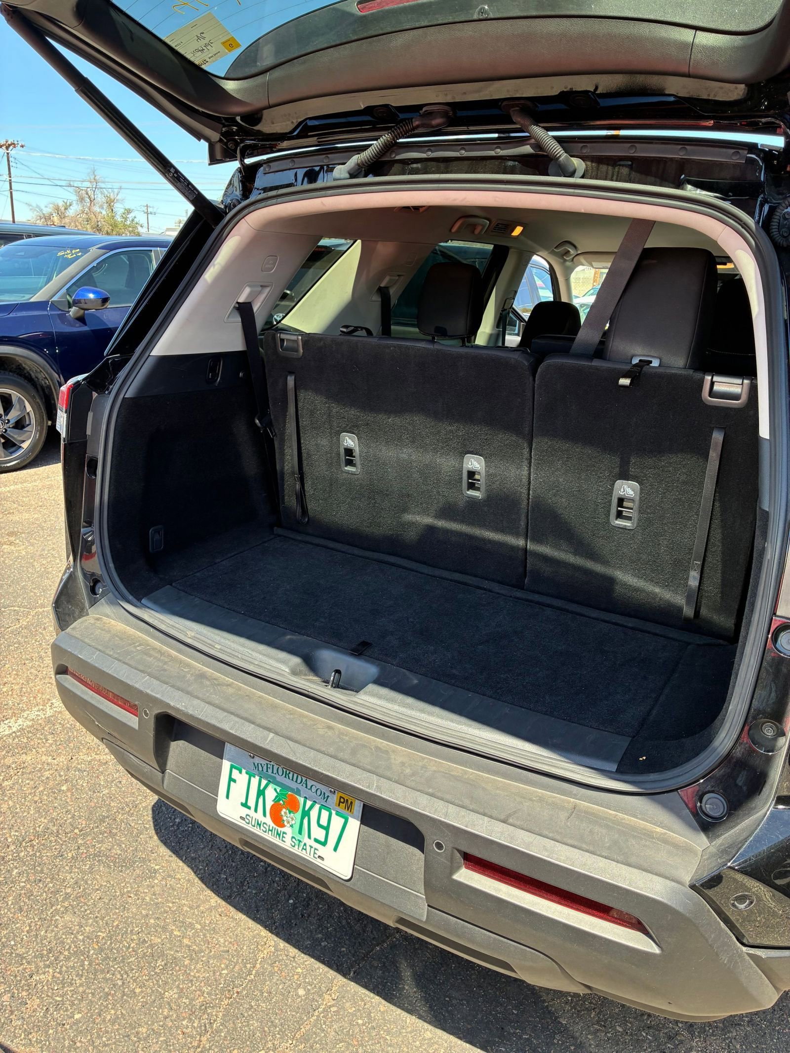 Used 2025 Nissan Pathfinder SV image 14