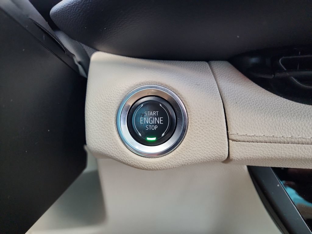 Used 2021 Buick Envision Essence w/ Technology Package I FWD image 27