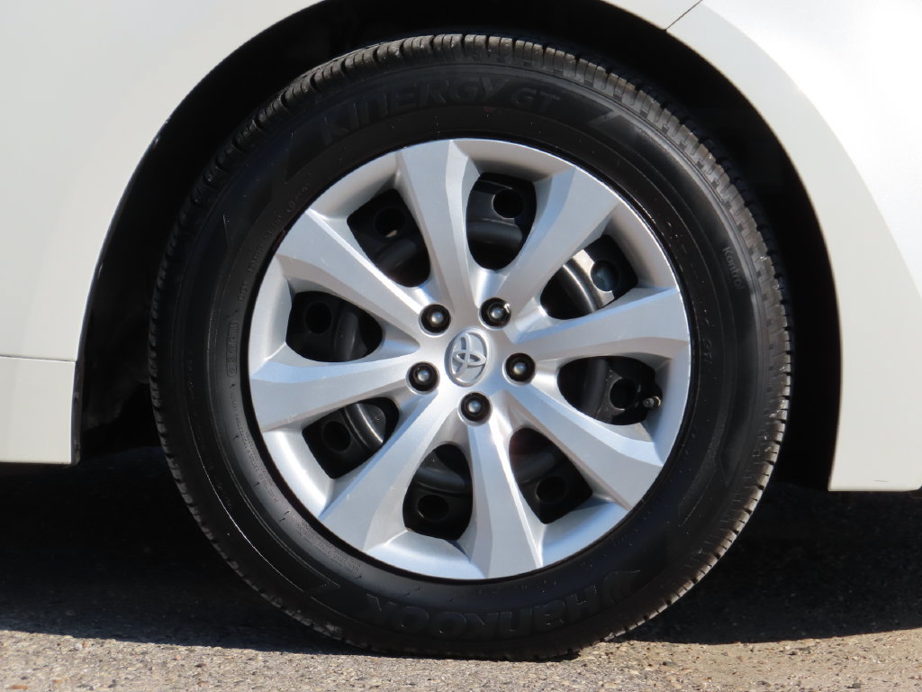 Used 2020 Toyota Corolla LE FWD image 13