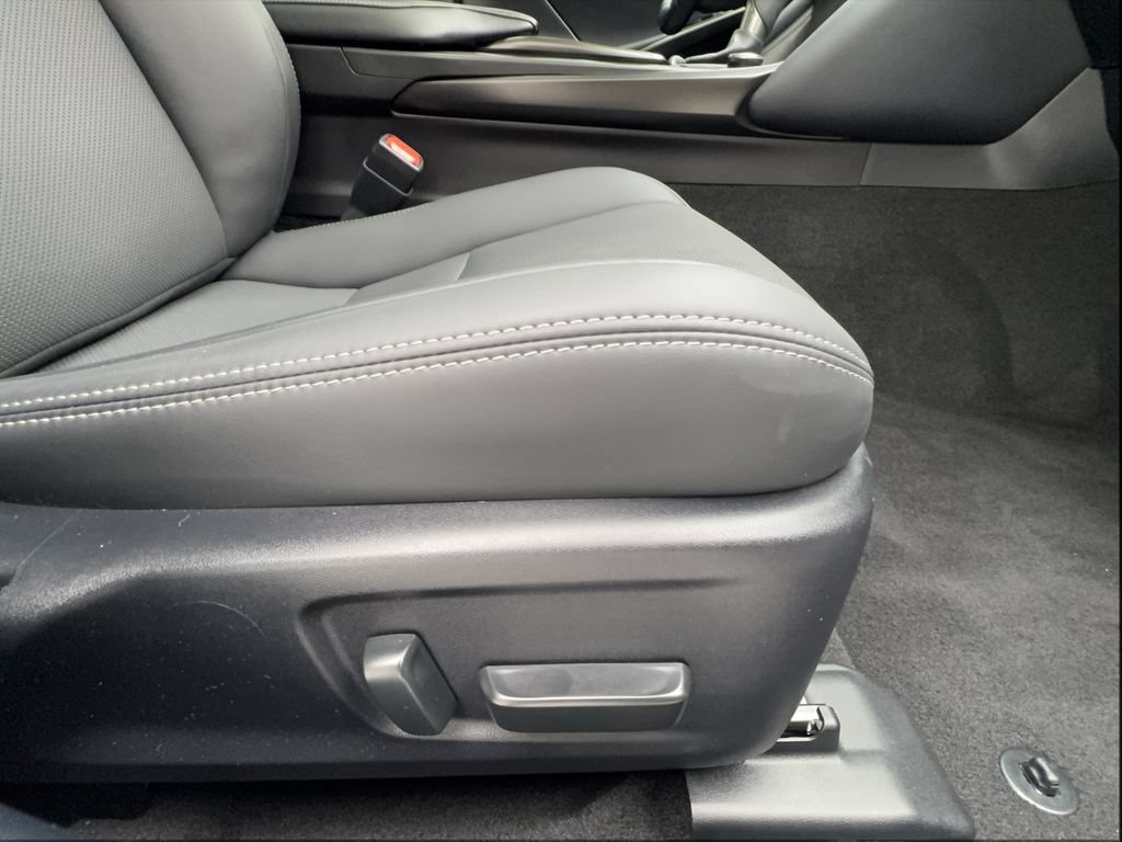 Used 2023 Lexus IS 300 w/ Comfort Package RWD image 32
