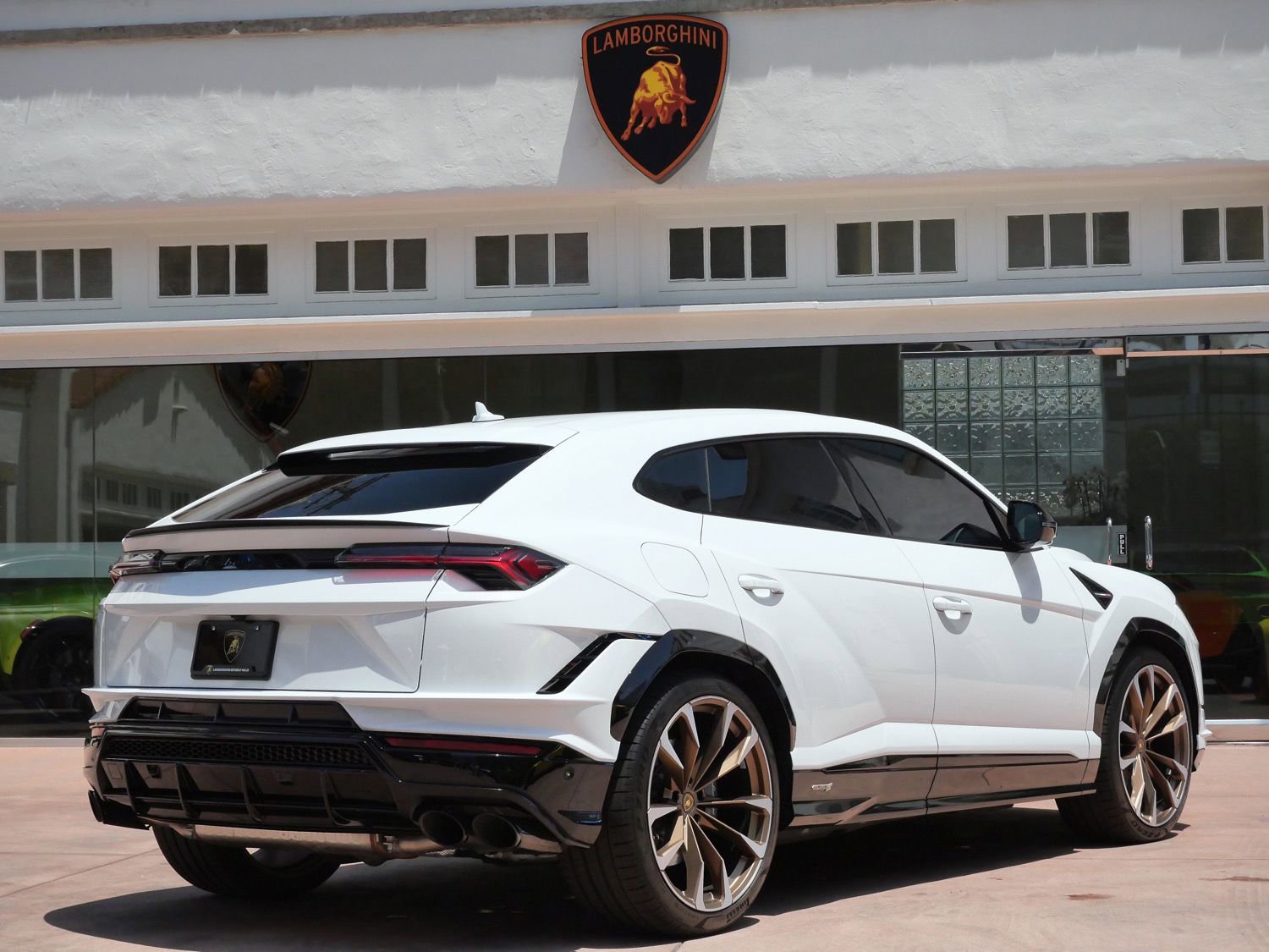 Used 2024 Lamborghini Urus S AWD/4WD image 3