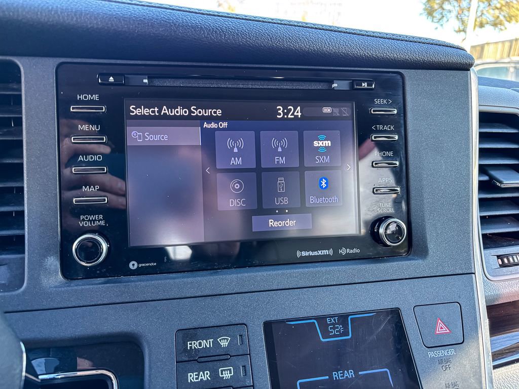 Used 2019 Toyota Sienna XLE image 21