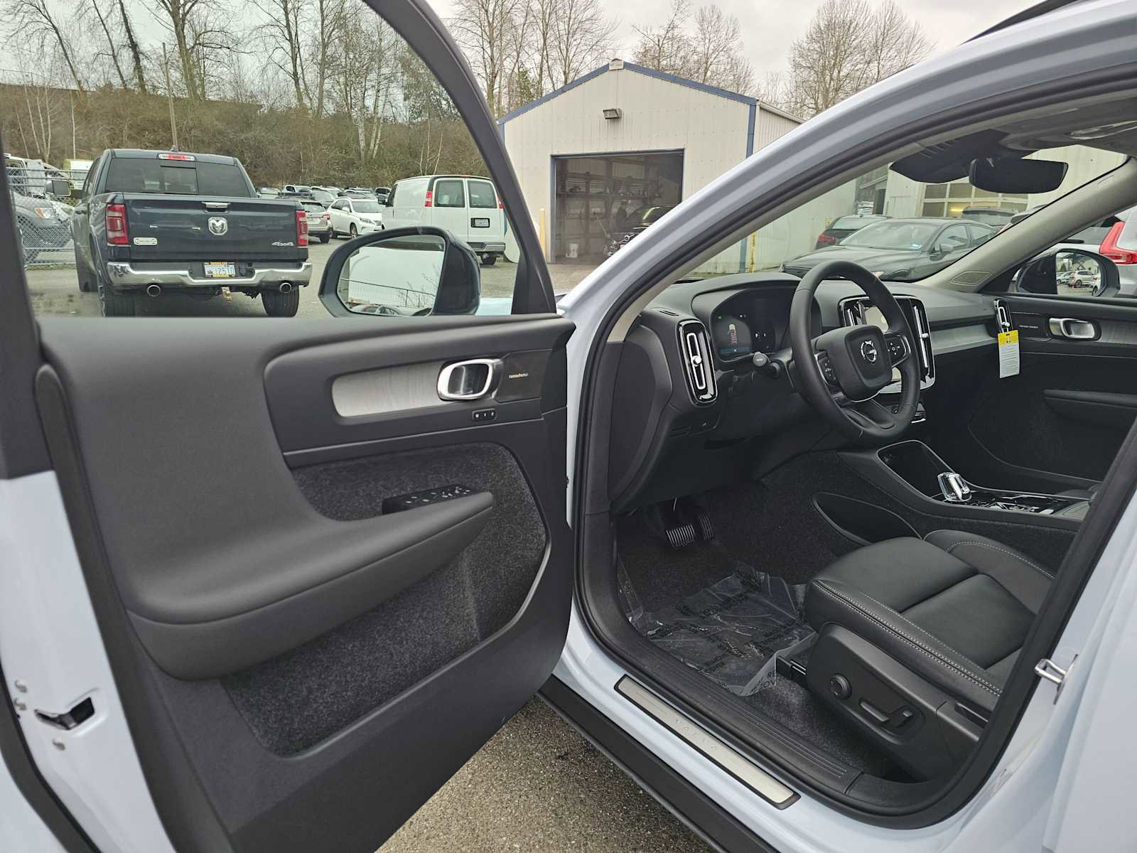 New 2026 Volvo XC40 B5 Plus w/ Protection Package Premier image 20