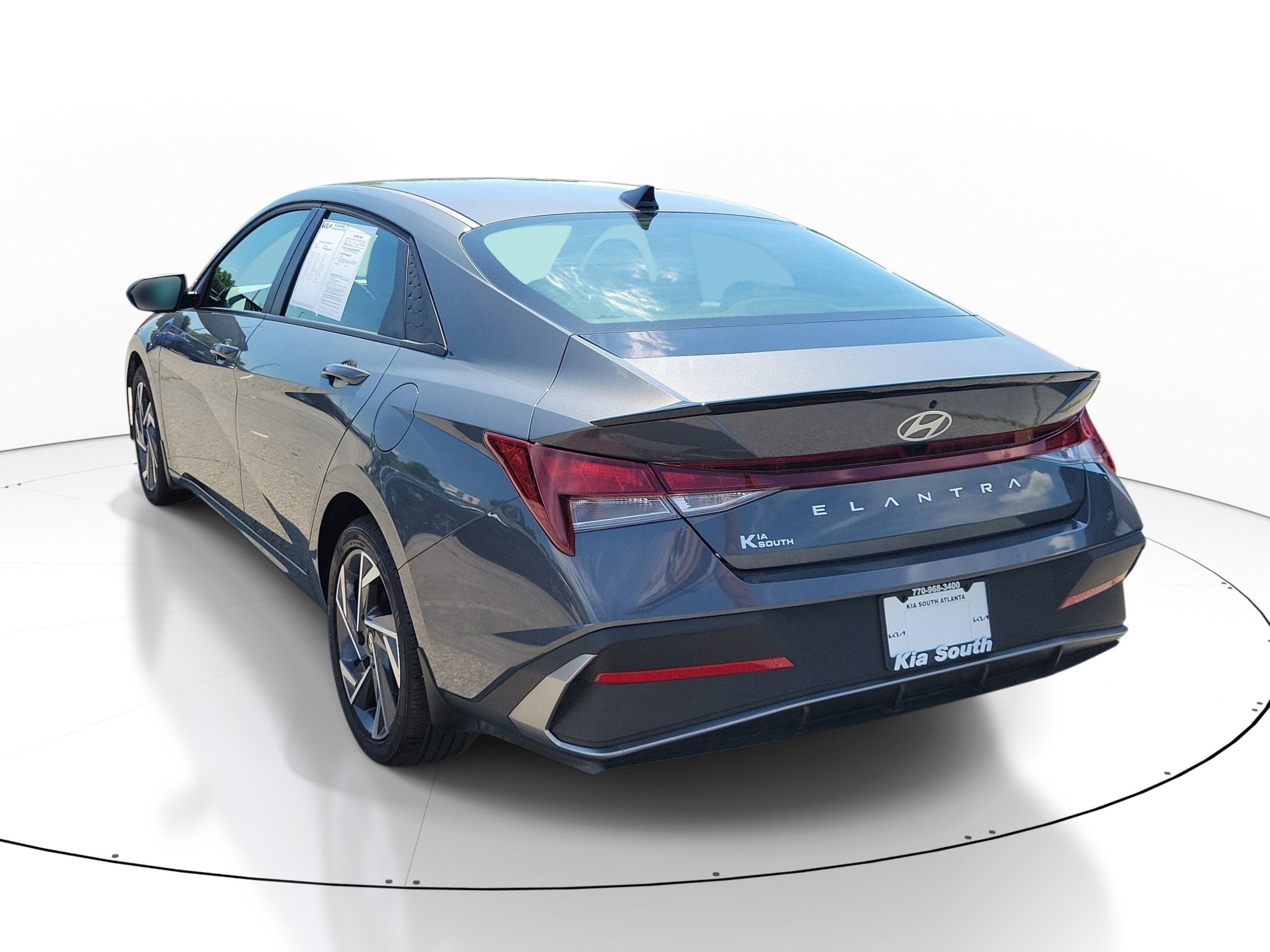 Used 2025 Hyundai Elantra Sport FWD image 4
