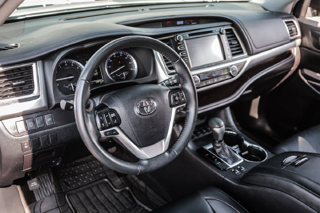 Used 2019 Toyota Highlander XLE AWD/4WD image 40