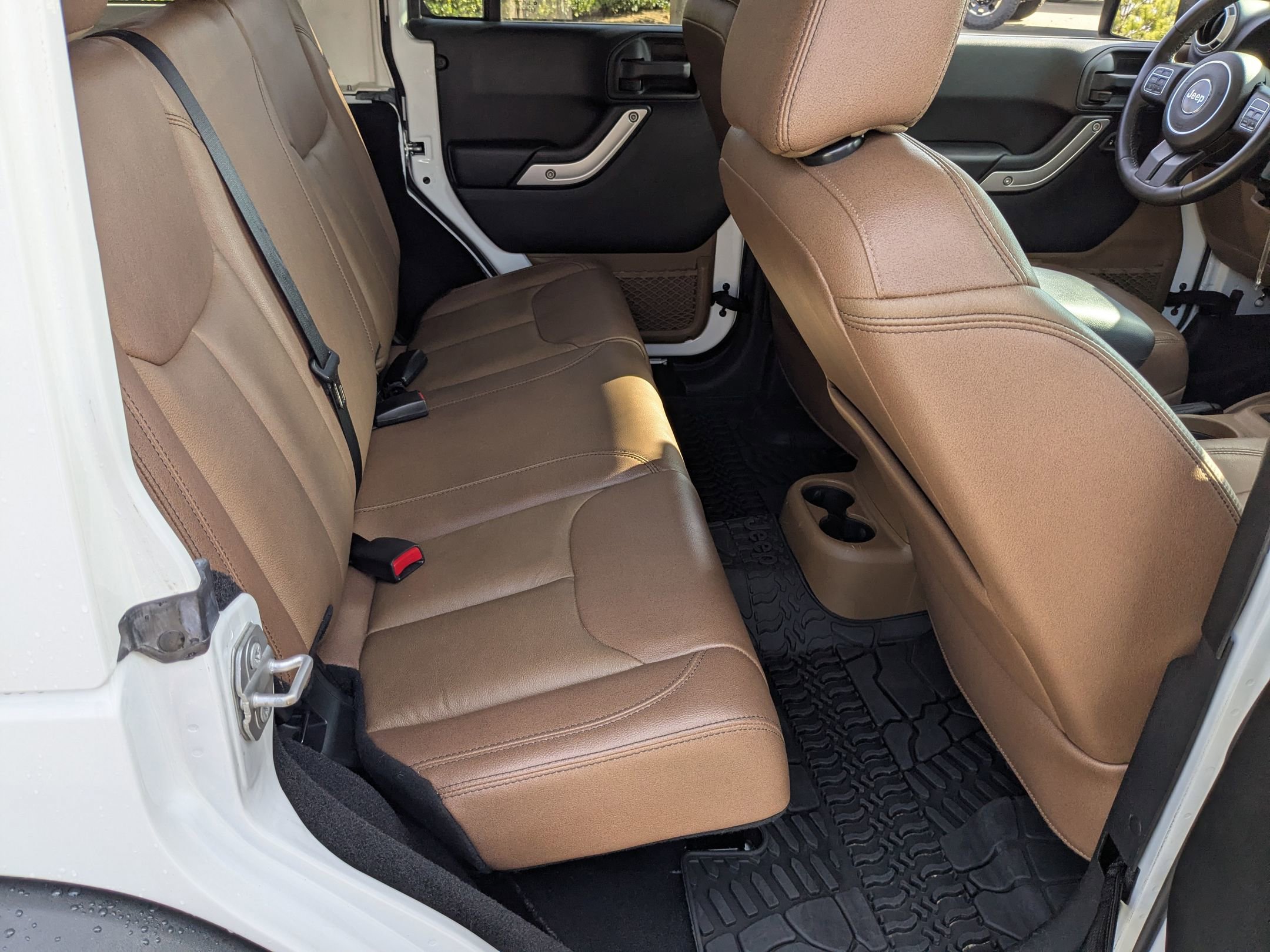 Used 2017 Jeep Wrangler Unlimited Rubicon w/ Connectivity Group image 32