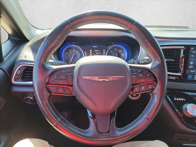 Used 2020 Chrysler Pacifica Touring-L w/ Advanced Safetytec Group image 15