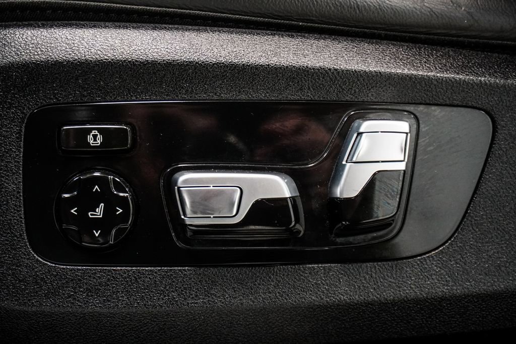 Used 2021 BMW X6 M50i w/ Executive Package image 7
