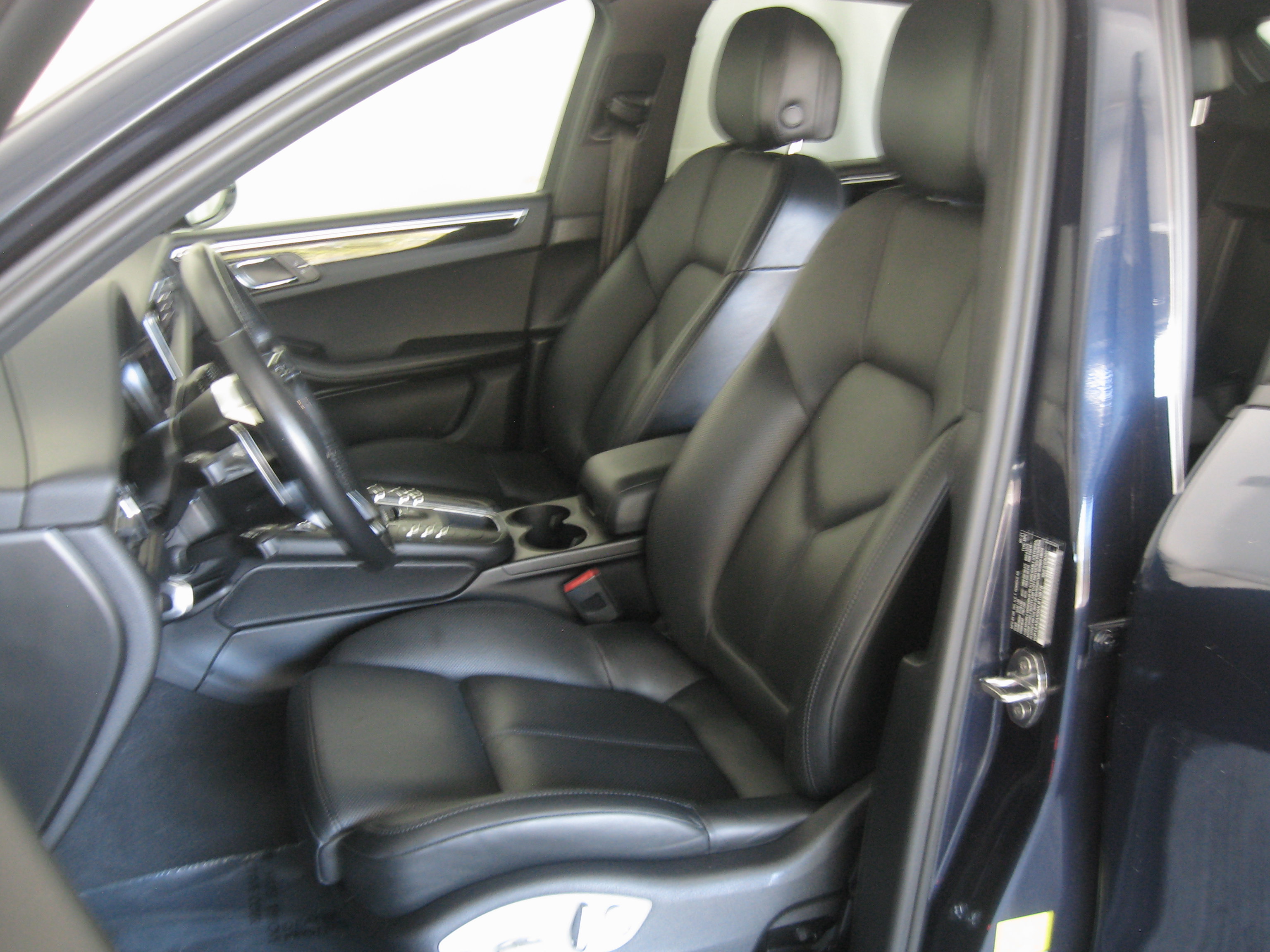 Used 2021 Porsche Macan image 8