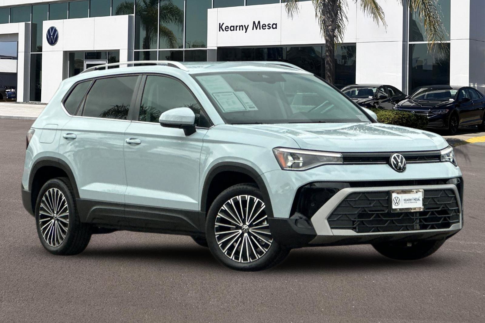 Used 2025 Volkswagen Taos SE FWD image 2