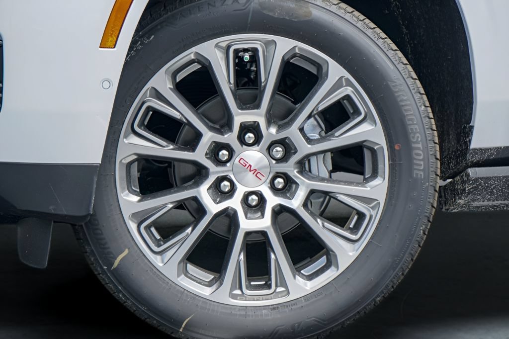 New 2026 GMC Yukon Denali w/ Denali Reserve Package AWD/4WD image 2
