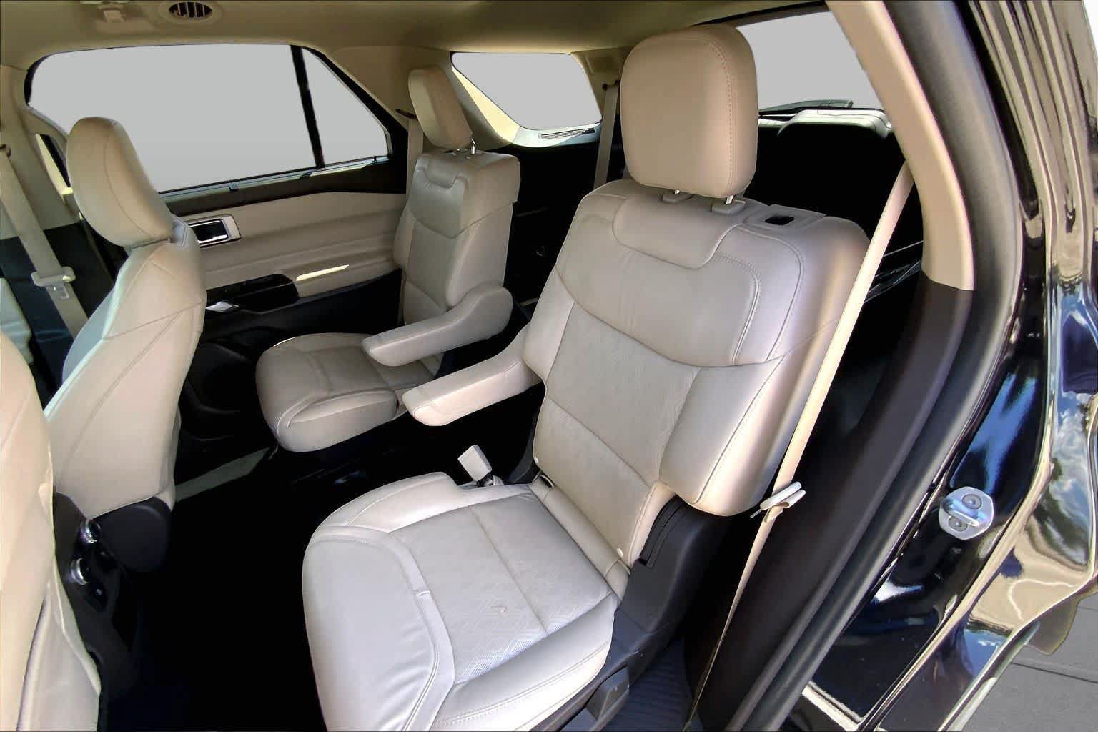 Used 2021 Ford Explorer Platinum w/ Premium Technology Package AWD/4WD image 21