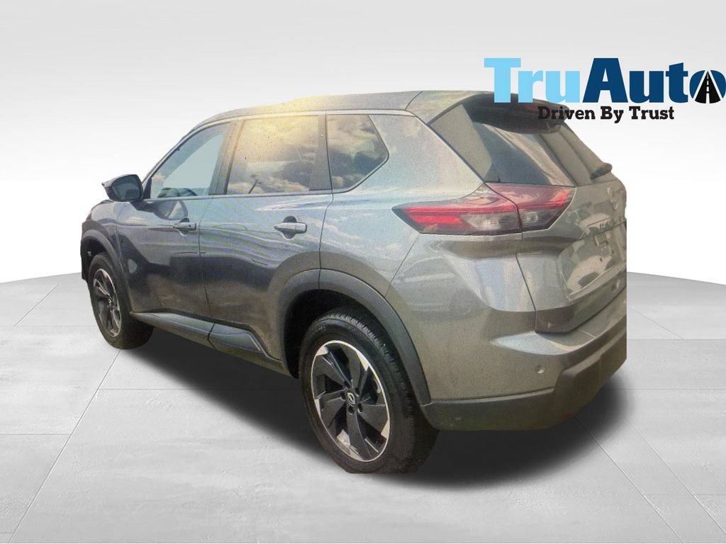 Used 2026 Nissan Rogue SV FWD image 3