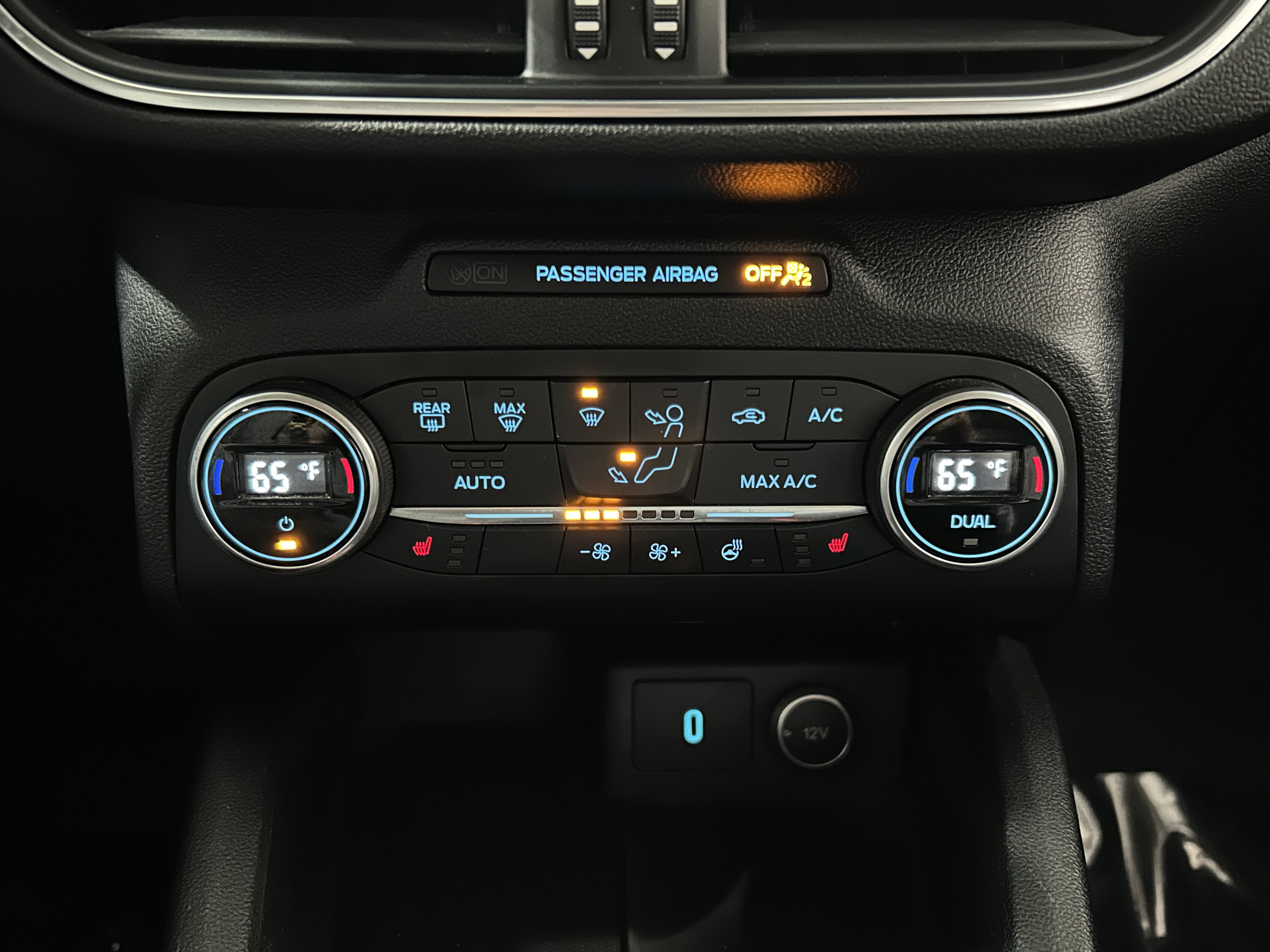 Used 2020 Ford Escape Titanium AWD/4WD image 9