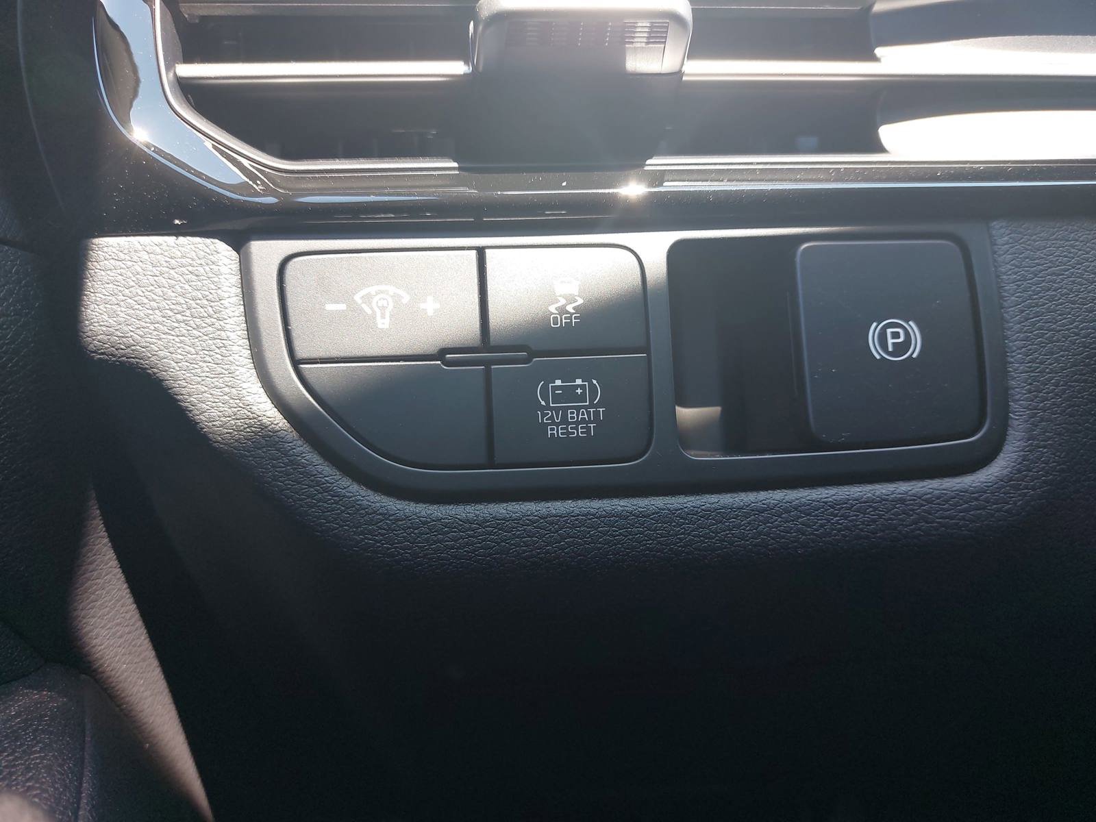 New 2026 Kia Sportage LX FWD image 24