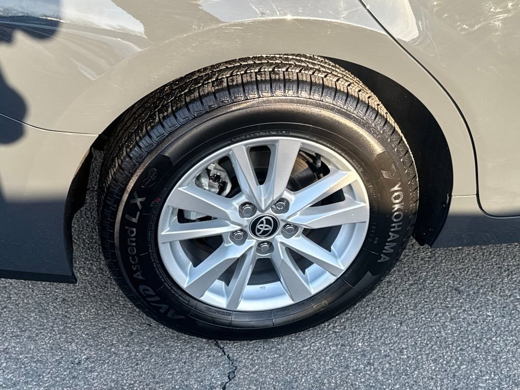 Used 2025 Toyota Camry LE image 40