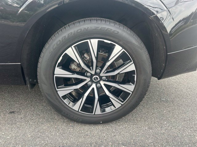 Used 2024 Volvo XC60 B5 Core w/ Protection Package Premier AWD/4WD image 9