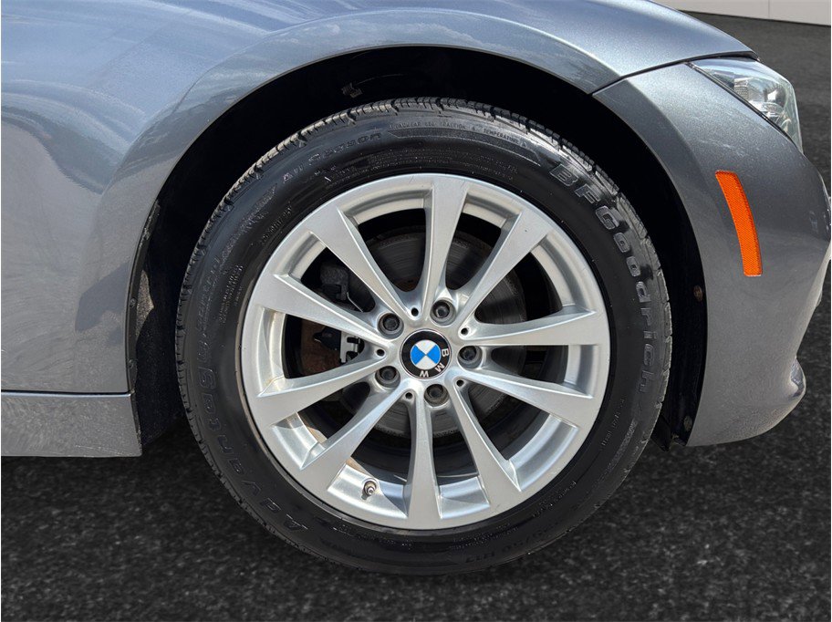 Used 2016 BMW 320i xDrive Sedan AWD/4WD image 12
