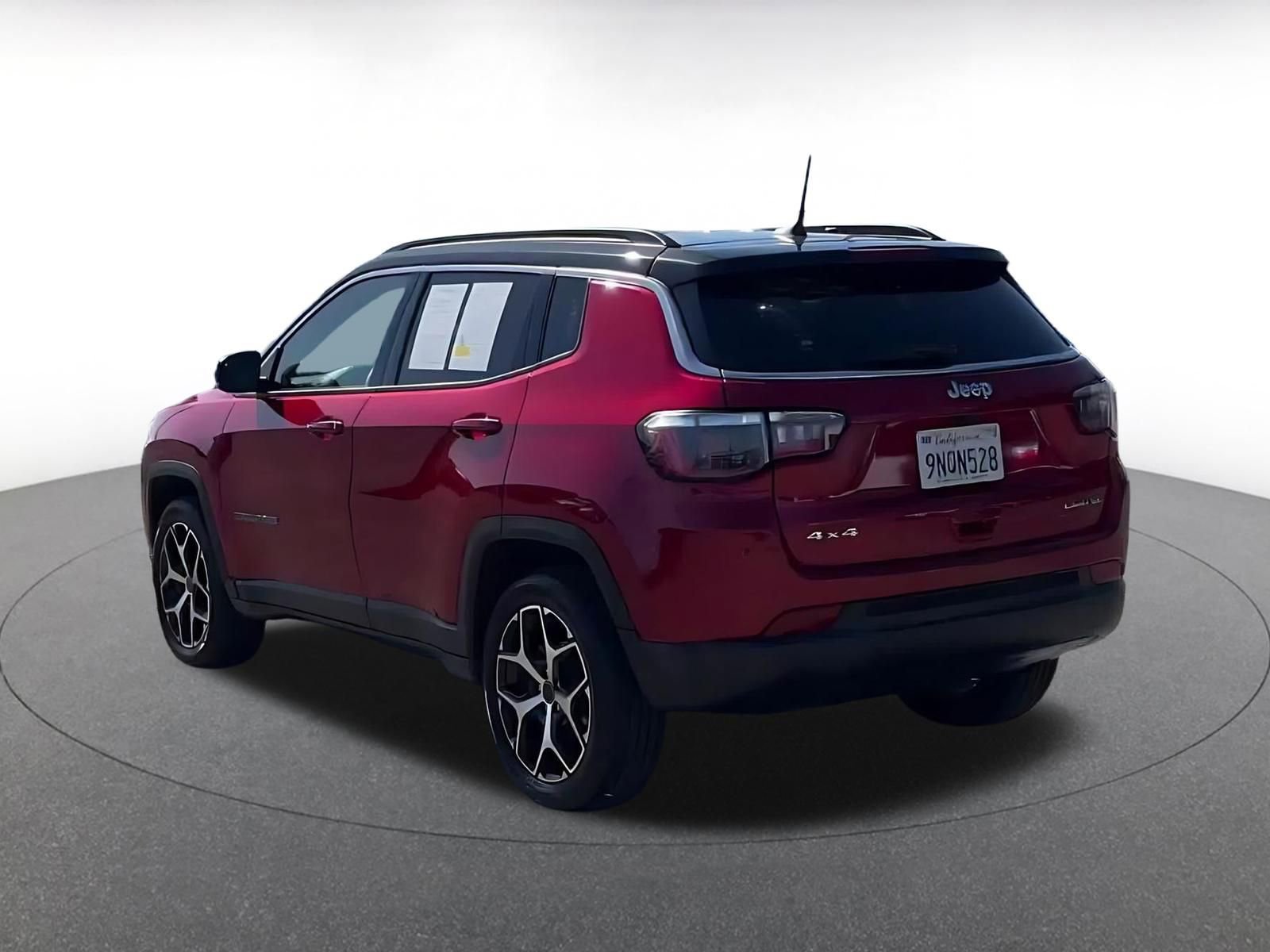 Used 2025 Jeep Compass Limited AWD/4WD image 9